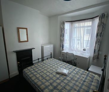 4 Bed Terraced House, St. Martins Place, BN2 - Photo 4