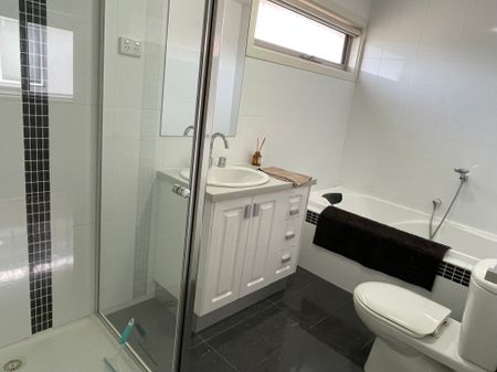 Altona North - Photo 2