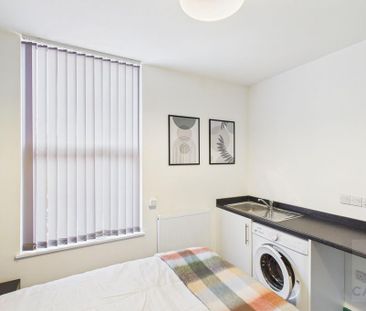 6 bedroom terraced house to rent - Photo 4