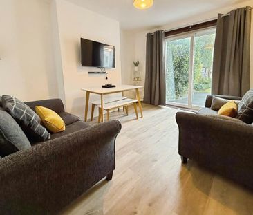 4 bedroom semi-detached house to rent - Photo 3