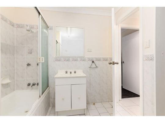 Bright Studio with Private Courtyard in Quiet Location - Photo 1