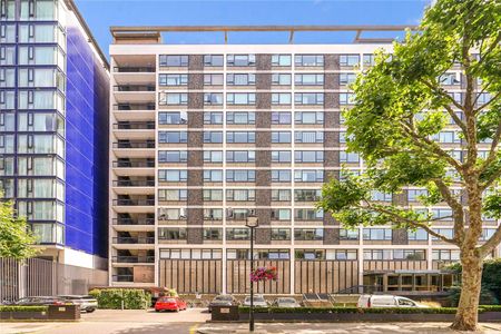 Beautiful modern 1 bedroom apartment, immaculately presented and beautifully furnished. With concierge and stunning roof top terrace. - Photo 5