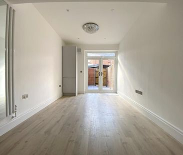 2 bedroom Flat To Let - Photo 1