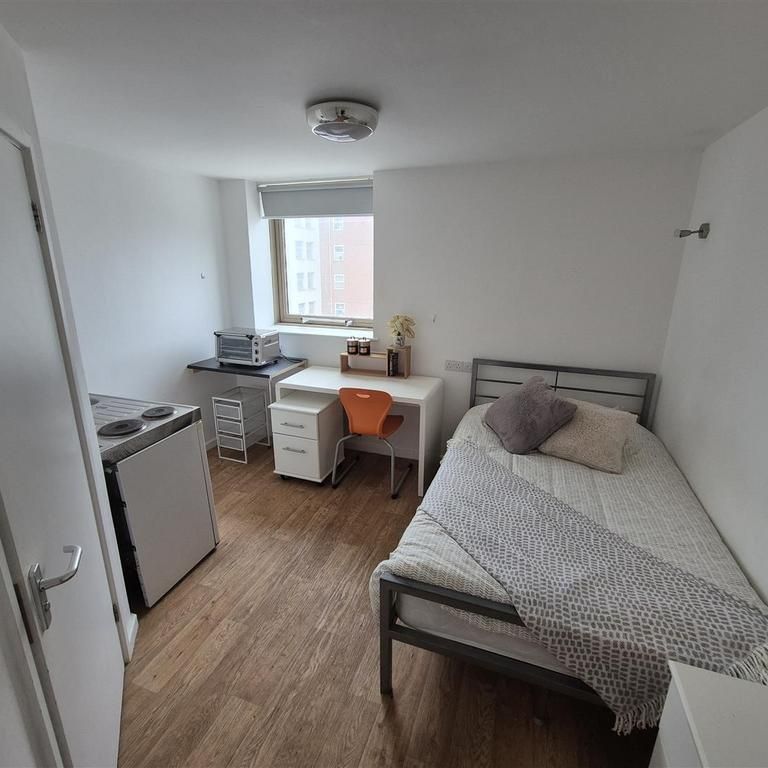 Studio to rent - Photo 1