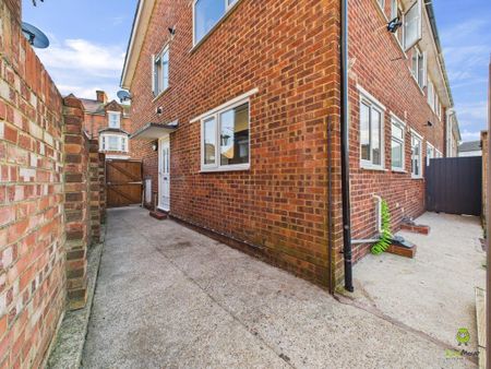 2 bedroom ground floor maisonette to rent - Photo 4