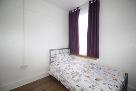 1 Bedroom Room To Let - Photo 2