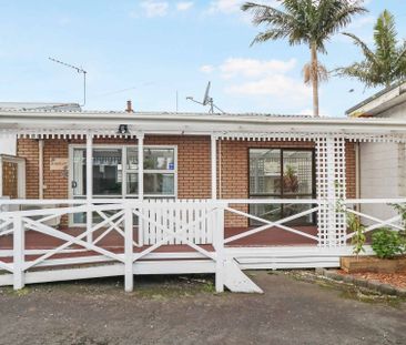 Charming brick unit for rent! - Photo 3