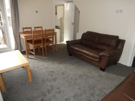 4 Bed Terrace house Hardy street. - Photo 2