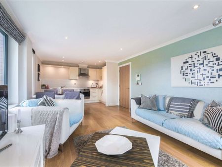 A superb two bedroom apartment located within close proximity to Westfield Stratford. - Photo 4