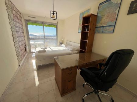 Location Appartement 3 pièces 80m² NICE 06300 - Photo 3