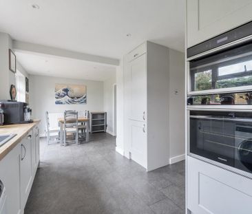 4 bedroom detached house to rent - Photo 4