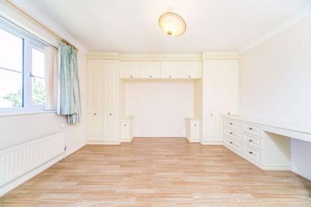 4 bedroom detached house to rent - Photo 3