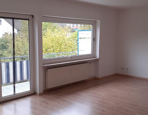 Geräumige 3 Zimmer Wohnung mit Balkon und Stellplatz - Photo 1