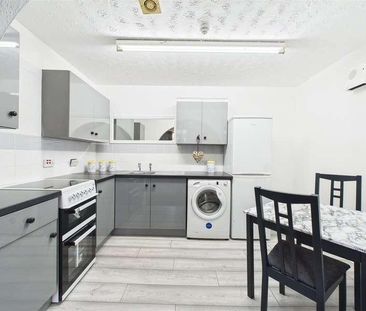 Eccles Old Road, Salford, Manchester, M6 - Photo 3