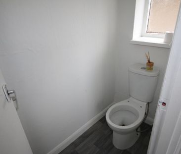 3 bedroom semi-detached house to rent - Photo 6