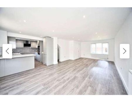 Buckinghamshire Dr, Luton, Bedfordshire, LU2 - Photo 2