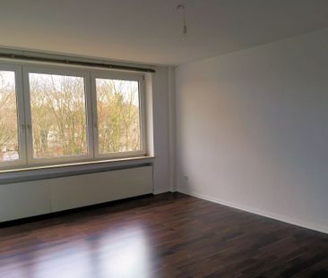 Gepflegte 2-Zimmerwohnung mit Loggia und Einbauküche - Foto 2