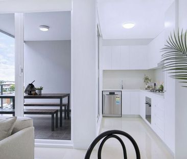 Modern 2 Bedroom Unit in Prime Location - Photo 1