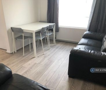 4 bedroom end of terrace house to rent - Photo 1