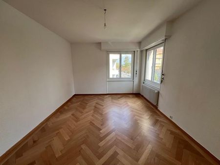 Bel appartement de 2.5 pièces au 1er étage partiellement rénové - Photo 3