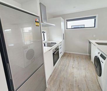 Wainuiomata Townhouse - Photo 6