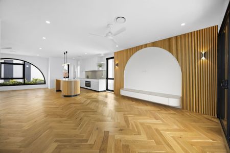 Brand New Luxury Waterfront Villa with Private Lift, City & Water Views – First Villa Available at UNIQ - Photo 2