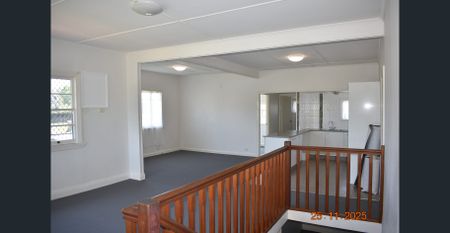 Huge Queenslander Home - Photo 3