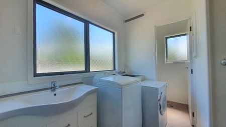 Spacious One Bedroom Apartment - Photo 5