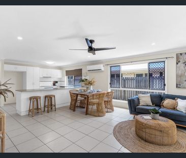 Bucasia home with solar - Photo 1