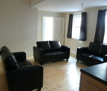 7 Bed Semi-Detached House, Shaftesbury Avenue, SO17 - Photo 2