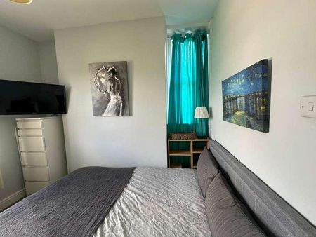 :, Stoke Road, Guildford, GU1 - Photo 2