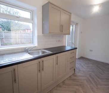 2 bedroom semi-detached house to rent - Photo 6