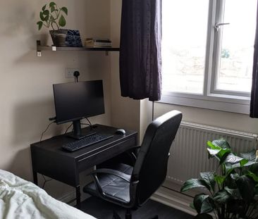 4 Bed Flat, Hyperion House, E3 - Photo 3