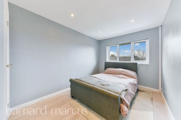 Davies Close, Croydon - Photo 1