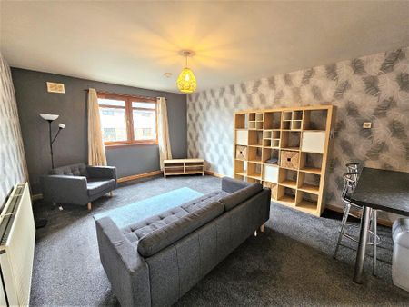 3 bedroom flat to rent - Photo 2