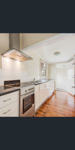 Spacious Family Home - Photo 3