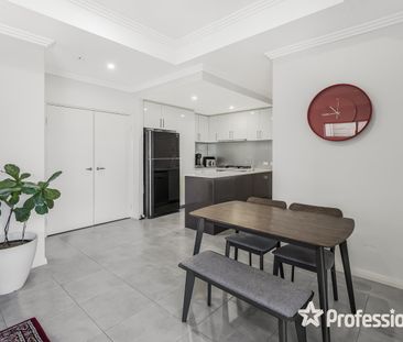 Spacious 3 Bedroom, 2 Bathroom Front Villa | Initial 6-Month Lease - Photo 4