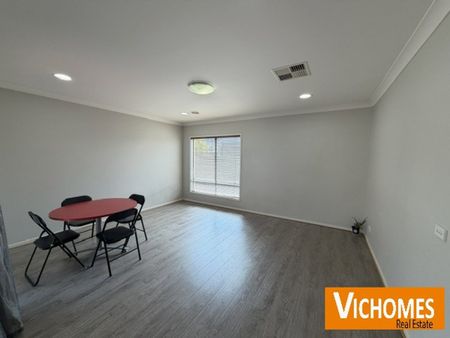 Spacious & Excellent Location - Photo 2