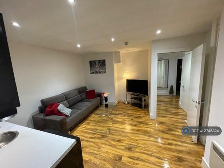 3 bedroom flat to rent - Photo 2