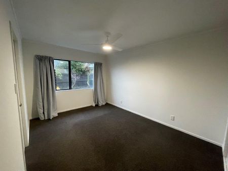 Recently Refurbished - Papamoa - Photo 2