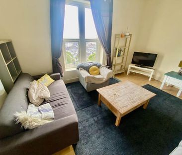 3 bedroom flat to rent - Photo 2
