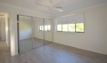 Spacious Family Home! - Photo 3