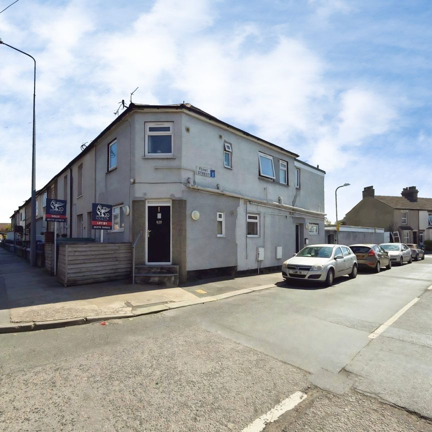 London Road, Grays, RM20 - Photo 1