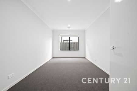 Modern Family Home with Two Lounge Rooms - Photo 4