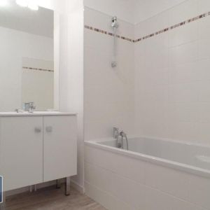 Location Appartement 3 pièces 74m² WAMBRECHIES 59118 - Photo 2