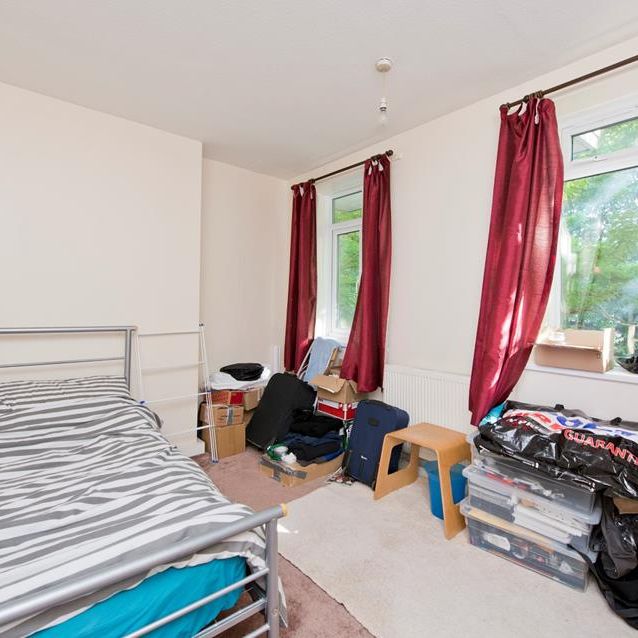 3 Bed Flat, Fulham Palace Road, W6 - Photo 1