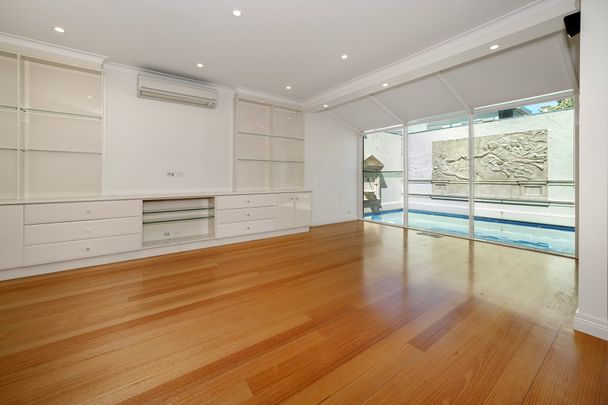 25 Lynch Street, Brighton VIC 3186 - House For Rent | Domain - Photo 1