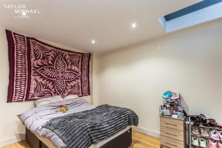 4 bedroom terraced house to rent - Photo 5