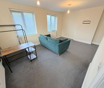 3 bedroom end of terrace house to rent - Photo 2