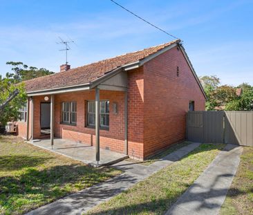 CHARMING FAMILY HOME IN PRIME NEWTOWN LOCATION - Photo 6